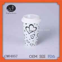 Vente chaude de tasse en céramique blanche et blanc avec couvercle en silicone
